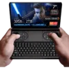 GPD WIN Mini 2024: Leistungsstarker Handheld-Gaming-PC mit 7" FHD 120Hz VRR-Touchscreen. Mit AMD Ryzen 7 8840U CPU, Radeon 780M GPU, 32GB RAM, 2TB NVMe Speicher. Kompaktes Clamshell-Design mit vollständiger Tastatur und Gaming-Bedienelementen. Vielseitige Anschlussmöglichkeiten einschließlich Wi-Fi 6E und Bluetooth 5.2. Läuft mit Windows 11 Home. DROIX-Branding sichtbar. Kompakter Formfaktor bietet Portabilität und Leistung für Spiele und Produktivität unterwegs.