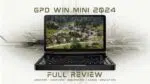 GPD WIN Mini 2024: Kompakter Handheld-Gaming-PC, der in offener Clamshell-Position präsentiert wird. Das hochauflösende 7-Zoll-Display zeigt eine lebendige Luftaufnahme eines ländlichen Dorfes mit traditionellen Häusern und üppigem Grün. Unter dem Bildschirm ist eine vollständige QWERTZ-Tastatur zu sehen, die auf die doppelte Funktionalität für Spiele und Produktivität hinweist. Das Gerät ist von stilisierten Leiterplattenmustern umgeben, die seine technischen Fähigkeiten betonen. Oben steht "GPD WIN MINI 2024" und unten "FULL REVIEW", mit dem Untertext "UNBOXING - OVERVIEW - BENCHMARKS - GAMES - EMULATORS". Das Bild vermischt die Darstellung echter Hardware mit grafischen Elementen und suggeriert einen umfassenden Überblick über die Fähigkeiten des Geräts in verschiedenen Anwendungsbereichen. Das schwarze Gehäuse steht im Kontrast zu den farbigen Bildschirminhalten und unterstreicht das schlanke Design und die Tragbarkeit des Geräts, das gleichzeitig eine starke Leistung für Spiele und darüber hinaus verspricht.