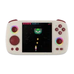 Vista frontale renderizzata della console portatile Anbernic RG Cube in grigio. Il dispositivo ha una finitura opaca grigia elegante, che incarna un design moderno e minimalista. I pulsanti bianchi e gli elementi di controllo risaltano sulla superficie grigia, incluso uno schermo centrale e vari pulsanti funzionali. Questa vista evidenzia la forma compatta ed ergonomica dell'Anbernic RG Cube, attraente per i giocatori con il suo aspetto sobrio ma elegante.