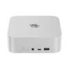 Beelink SER8 mini PC в сребрист цвят е компактно, квадратно устройство със заоблени ъгли. На предния панел има бутон за включване, USB портове и аудио жак. Страничният изглед подчертава елегантния му метален корпус. Логото е изложено на видно място върху горната повърхност. Размерите на продукта са приблизително 135 mm x 135 mm x 50 mm.    