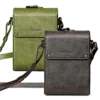 En side om side visning af to AYANEO crossbody-tasker i læder i grøn og brun. Begge tasker har et minimalistisk design med præget branding og justerbare stropper.