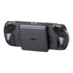 Črna ročna igralna konzola GPD WIN 5 z odstranljivim baterijskim vložkom, ki je pritrjen na sredini hrbtišča, je prikazana pod kotom od zadaj. Ta pogled prikazuje, kako je baterijski modul vgrajen med ergonomska držala naprave. Vidne so oznake za prezračevanje konzole in gumbe na ramenih. Konzola in baterija sta izolirani na belem ozadju.   