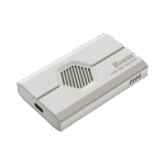 Schuine isometrische weergave van de witte Biwin Mini SSD Reader, met het centrale zeshoekige ventilatierooster, de USB-C poort aan de onderkant en het grijze merklogo op de voorkant.