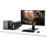 Installation de bureau minimaliste mettant en vedette le boîtier GPD G2 eGPU en bronze aux côtés d'un boîtier PC élégant et d'un moniteur créatif haute résolution.