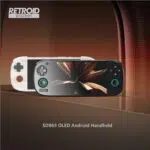 Pogled spredaj na črn ročni računalnik SD865 OLED z operacijskim sistemom Android z analognima palčkama s čajnim obročem v ospredju, belim modelom v ozadju in logotipom Retroid Pocket v levem zgornjem kotu.